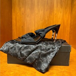 Gucci heels with gold detail (size 7)